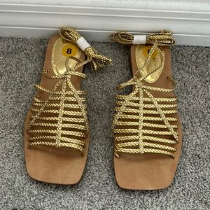 GUESS GOLD SANDALS SHOES SIZE 8 BRAND NEW